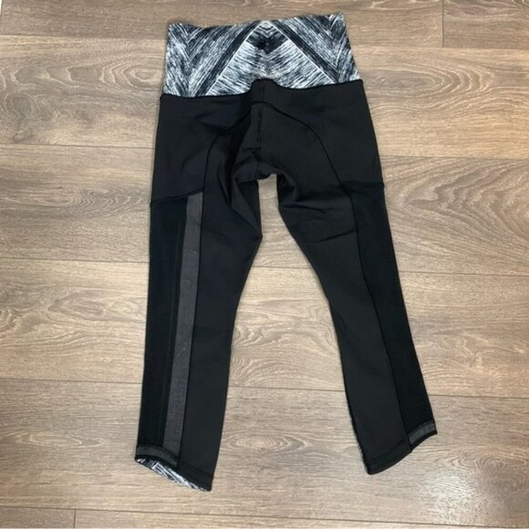 Lululemon Hot To Street Crop Heat Wave White Black Capri Leggings Size 4 - Picture 10 of 10
